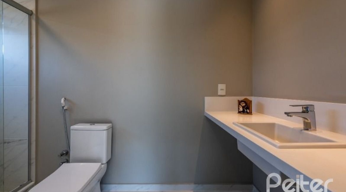 Casa em Condomínio à venda com 488m², 4 dormitórios, 4 suítes, 3 vagas, no bairro Alphaville em PORTO ALEGRE