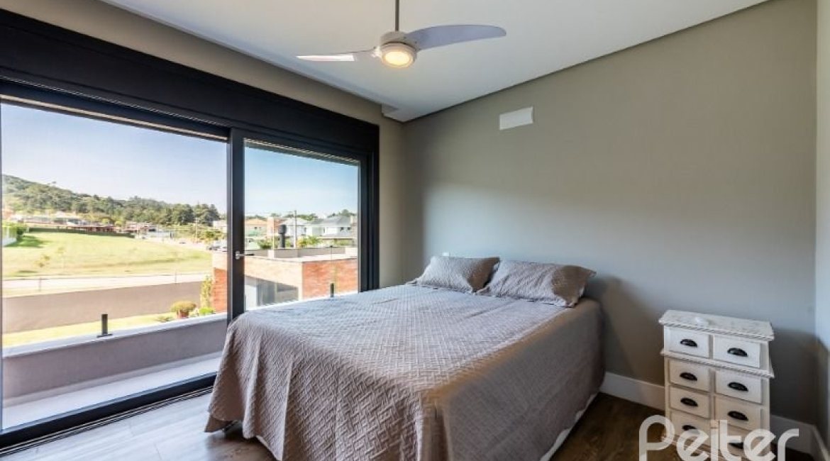 Casa em Condomínio à venda com 488m², 4 dormitórios, 4 suítes, 3 vagas, no bairro Alphaville em PORTO ALEGRE