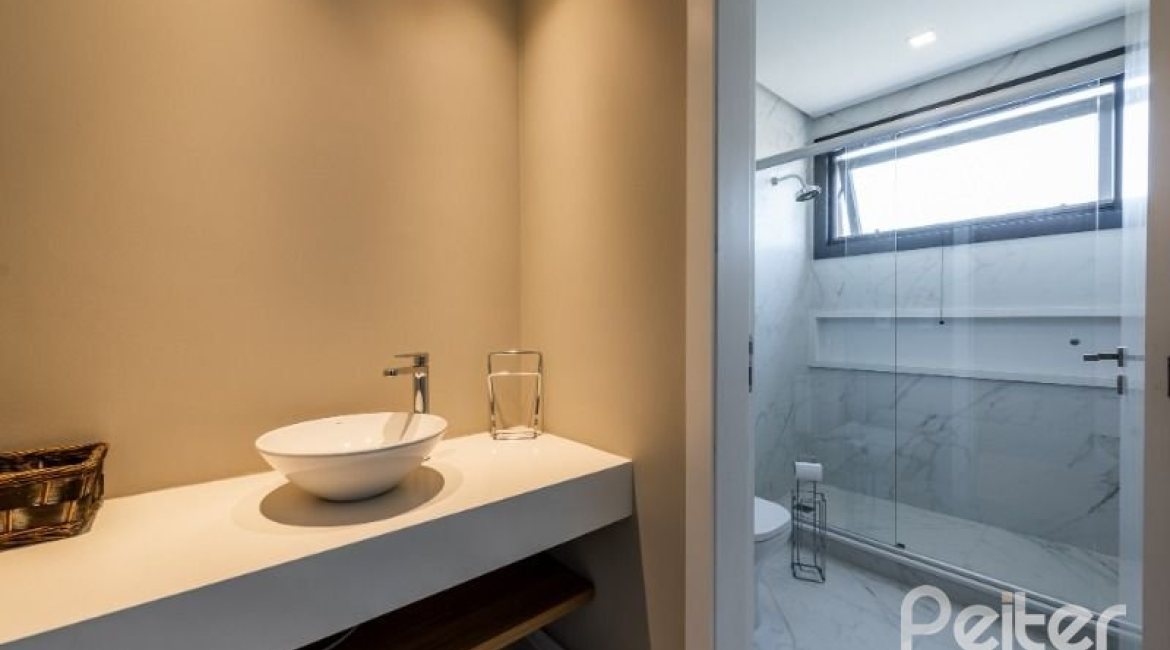 Casa em Condomínio à venda com 488m², 4 dormitórios, 4 suítes, 3 vagas, no bairro Alphaville em PORTO ALEGRE