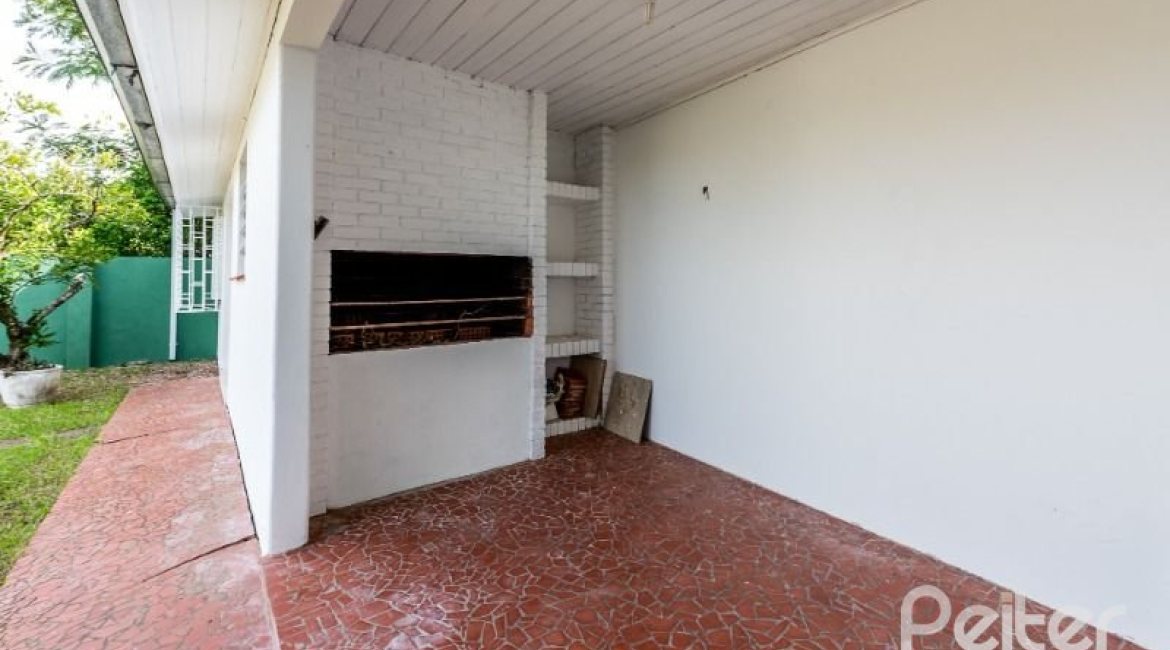 Casa à venda com 174m², 3 dormitórios, 1 suíte, 2 vagas, no bairro Vila Assunção em Porto Alegre