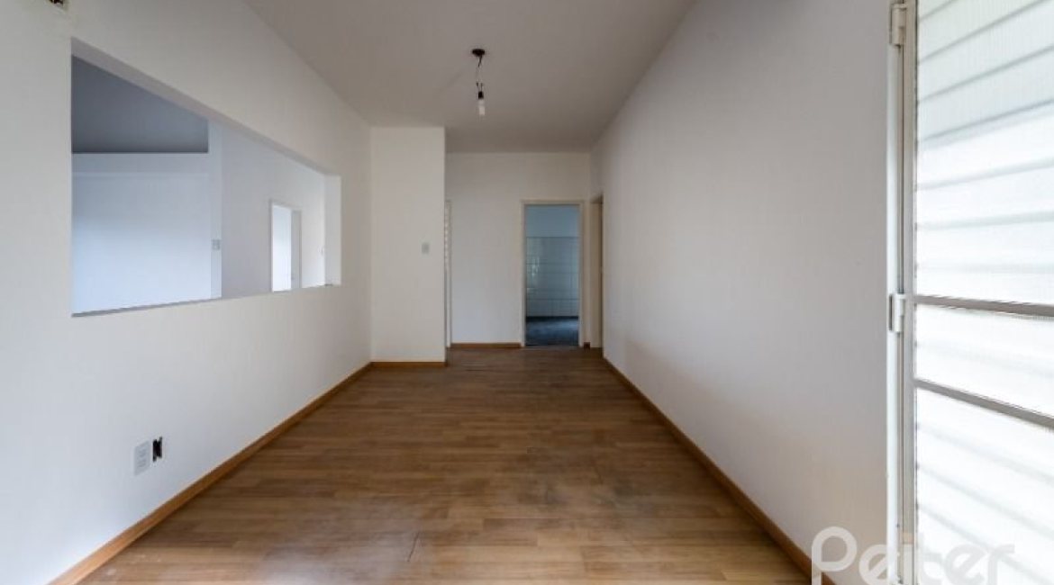 Casa à venda com 174m², 3 dormitórios, 1 suíte, 2 vagas, no bairro Vila Assunção em Porto Alegre