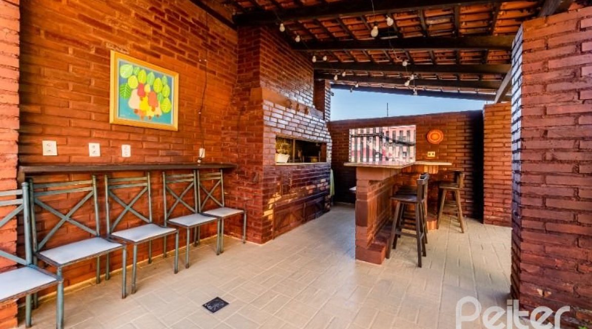 Casa em Condomínio à venda com 400m², 5 dormitórios, 2 suítes, 3 vagas, no bairro Cavalhada em PORTO ALEGRE