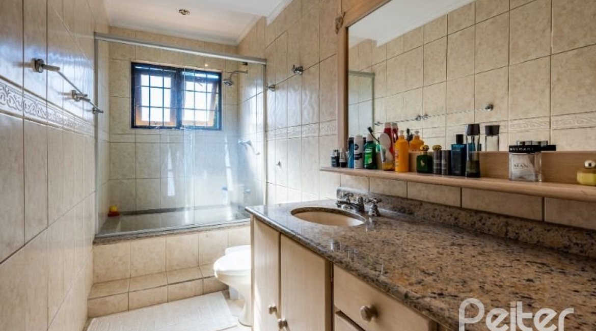 Casa em Condomínio à venda com 400m², 5 dormitórios, 2 suítes, 3 vagas, no bairro Cavalhada em PORTO ALEGRE