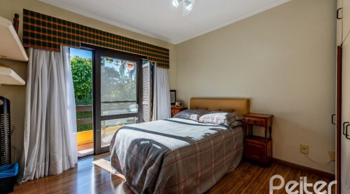 Casa em Condomínio à venda com 400m², 5 dormitórios, 2 suítes, 3 vagas, no bairro Cavalhada em PORTO ALEGRE