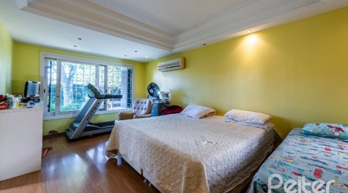 Casa em Condomínio à venda com 400m², 5 dormitórios, 2 suítes, 3 vagas, no bairro Cavalhada em PORTO ALEGRE