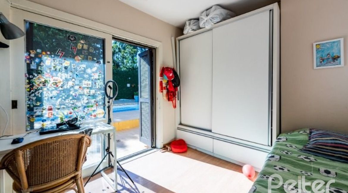 Casa em Condomínio à venda com 400m², 5 dormitórios, 2 suítes, 3 vagas, no bairro Cavalhada em PORTO ALEGRE