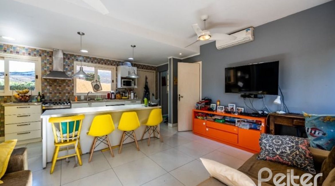 Casa em Condomínio à venda com 400m², 5 dormitórios, 2 suítes, 3 vagas, no bairro Cavalhada em PORTO ALEGRE