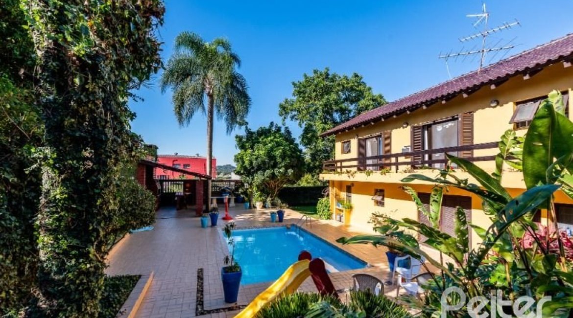 Casa em Condomínio à venda com 400m², 5 dormitórios, 2 suítes, 3 vagas, no bairro Cavalhada em PORTO ALEGRE