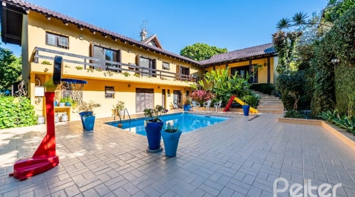 Casa em Condomínio à venda com 400m², 5 dormitórios, 2 suítes, 3 vagas, no bairro Cavalhada em PORTO ALEGRE