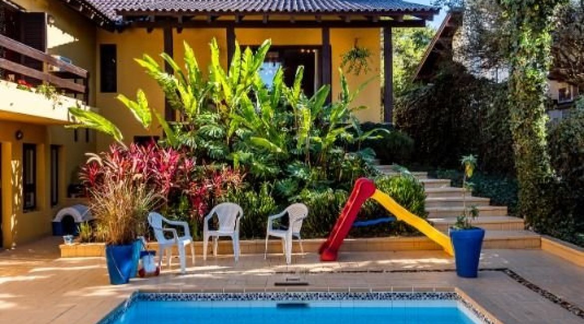 Casa em Condomínio à venda com 400m², 5 dormitórios, 2 suítes, 3 vagas, no bairro Cavalhada em PORTO ALEGRE