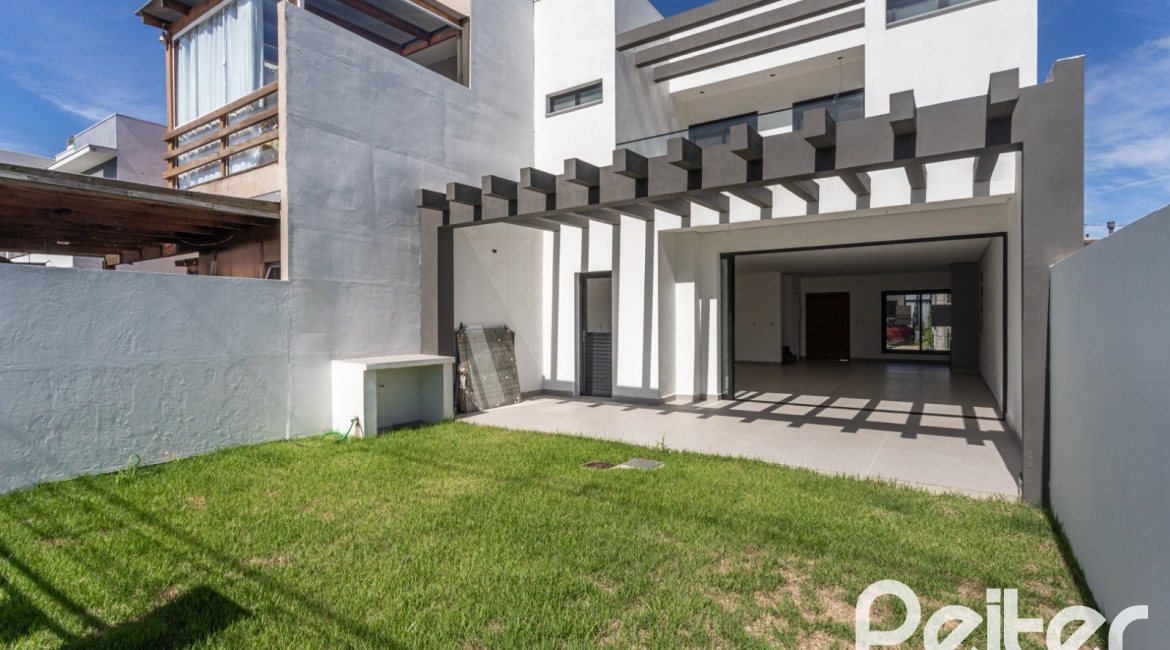 Casa em Condomínio à venda com 150m², 3 dormitórios, 3 suítes, 2 vagas, no bairro Hípica em PORTO ALEGRE