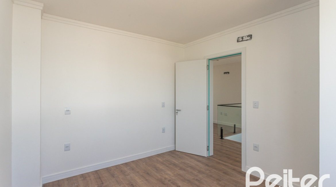 Casa em Condomínio à venda com 150m², 3 dormitórios, 3 suítes, 2 vagas, no bairro Hípica em PORTO ALEGRE