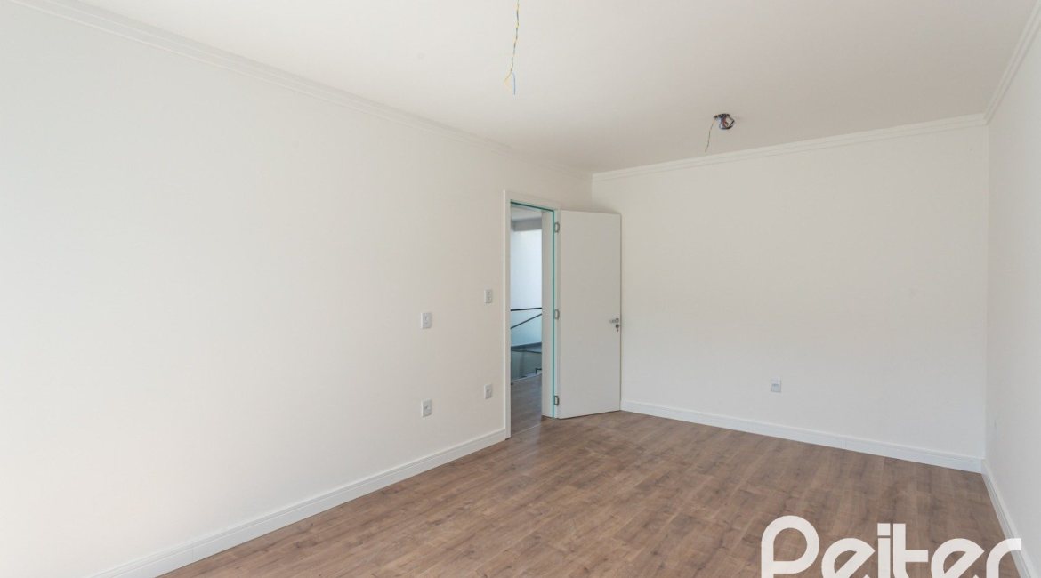 Casa em Condomínio à venda com 150m², 3 dormitórios, 3 suítes, 2 vagas, no bairro Hípica em PORTO ALEGRE