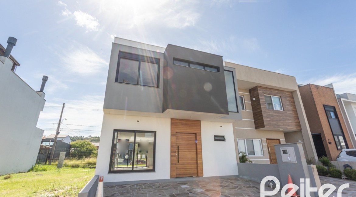 Casa em Condomínio à venda com 150m², 3 dormitórios, 3 suítes, 2 vagas, no bairro Hípica em PORTO ALEGRE
