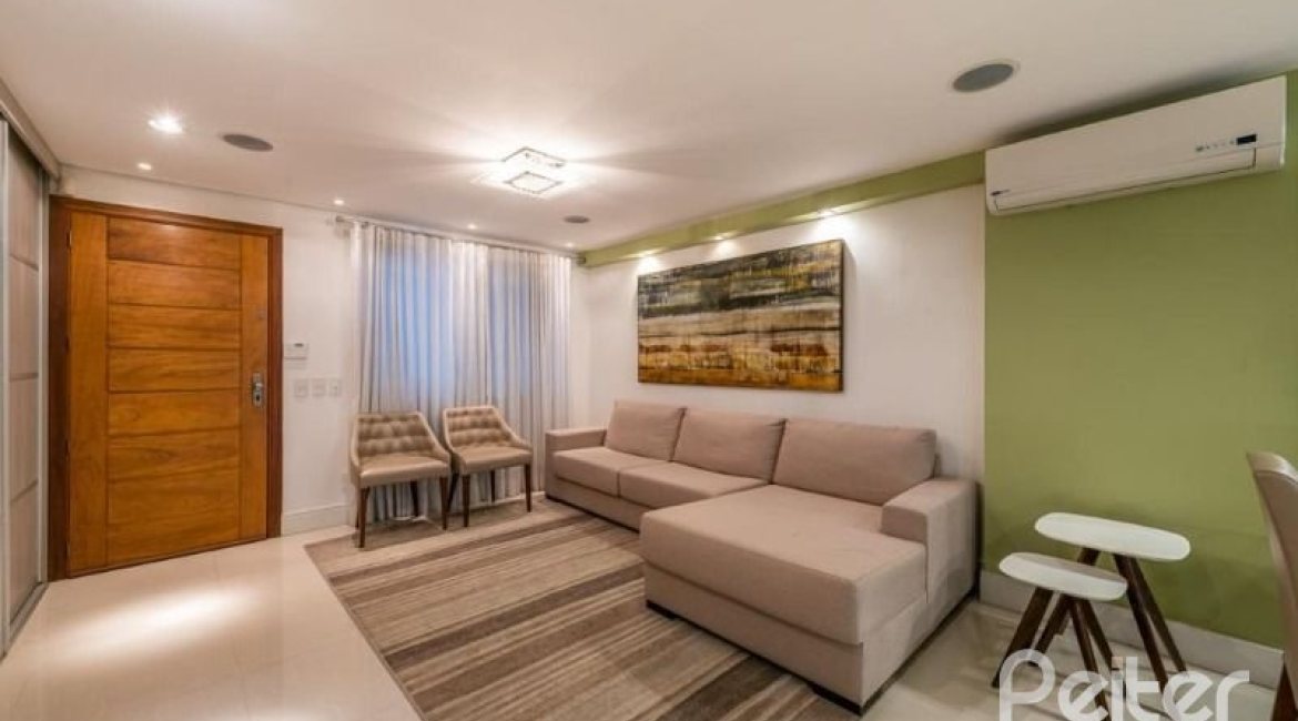 Casa em Condomínio à venda com 296m², 3 dormitórios, 1 suíte, 2 vagas, no bairro Vila Assunção em Porto Alegre