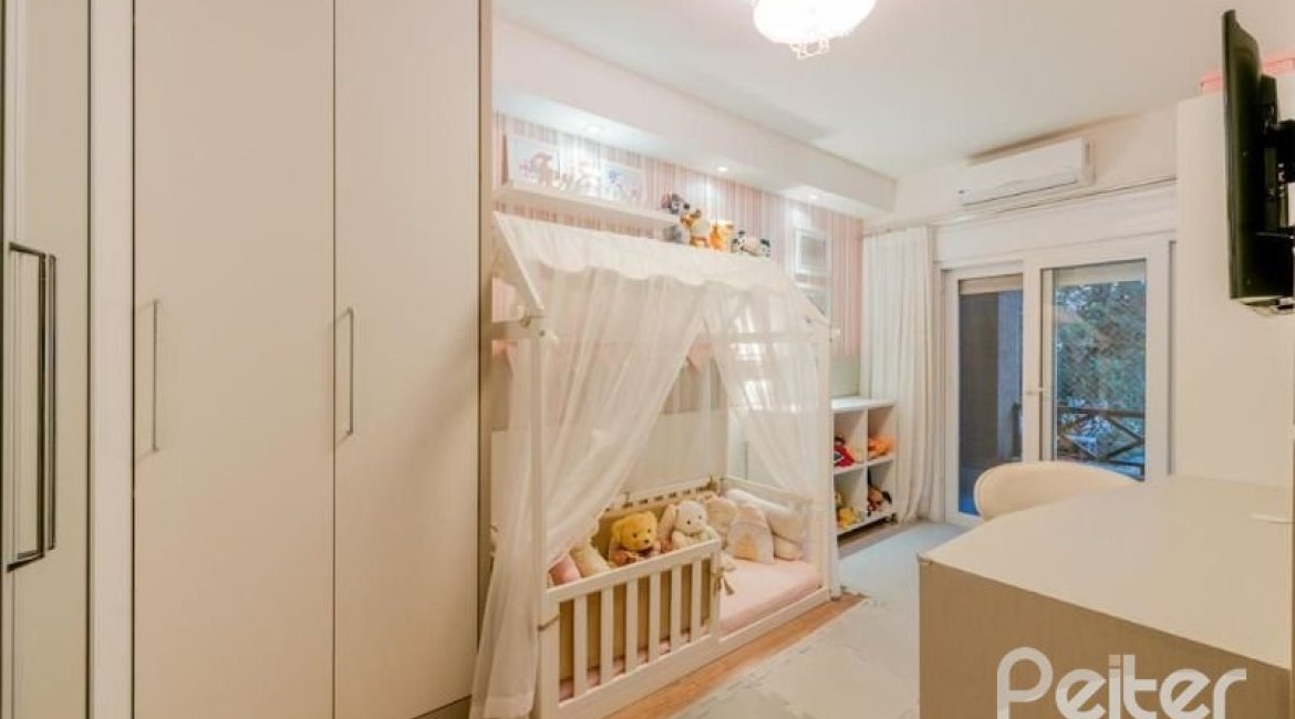 Casa em Condomínio à venda com 296m², 3 dormitórios, 1 suíte, 2 vagas, no bairro Vila Assunção em Porto Alegre