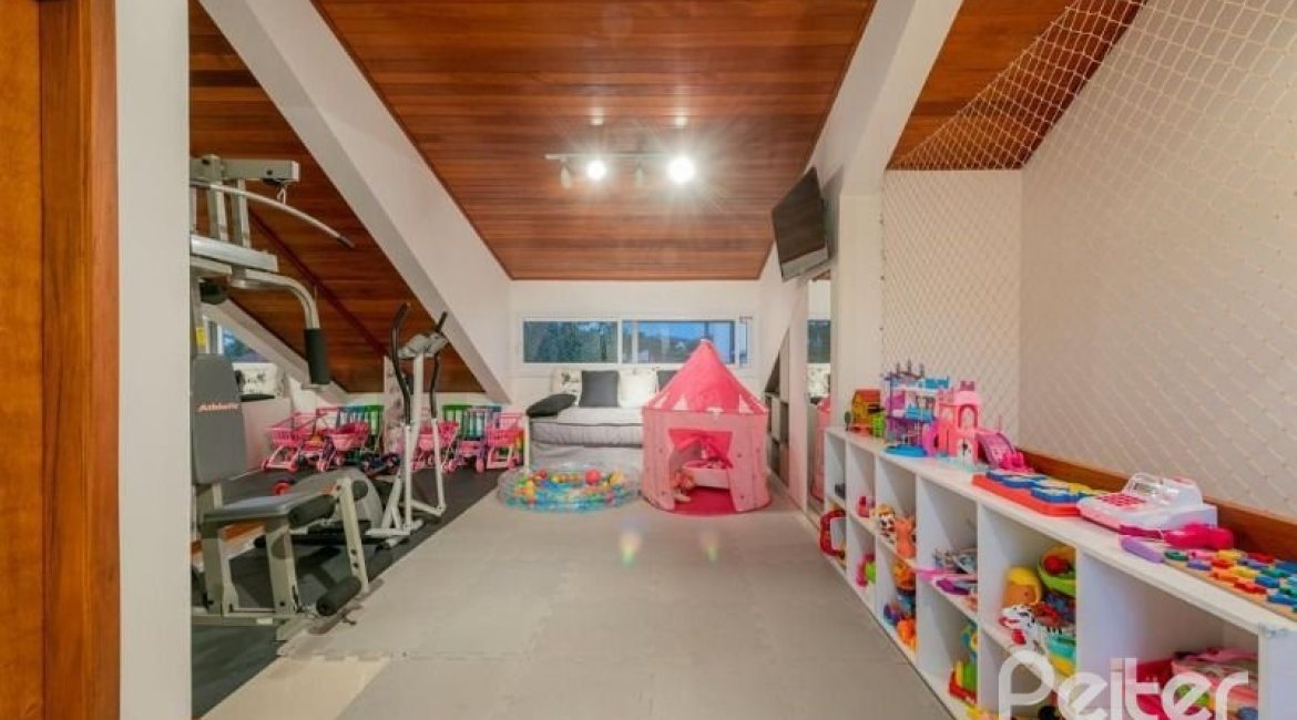 Casa em Condomínio à venda com 296m², 3 dormitórios, 1 suíte, 2 vagas, no bairro Vila Assunção em Porto Alegre