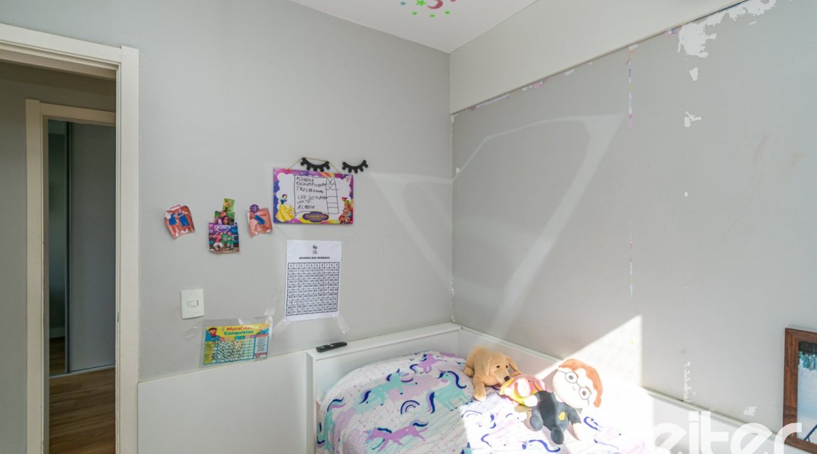 Apartamento à venda com 61m², 3 dormitórios, 1 suíte, 1 vaga, no bairro Ipanema em PORTO ALEGRE