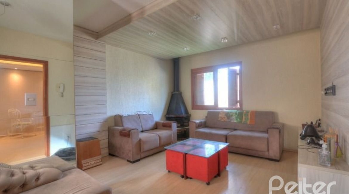 Casa à venda com 323m², 5 dormitórios, 3 suítes, 4 vagas, no bairro Tristeza em Porto Alegre