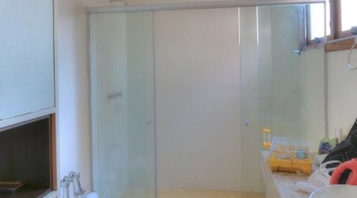 Casa à venda com 323m², 5 dormitórios, 3 suítes, 4 vagas, no bairro Tristeza em Porto Alegre