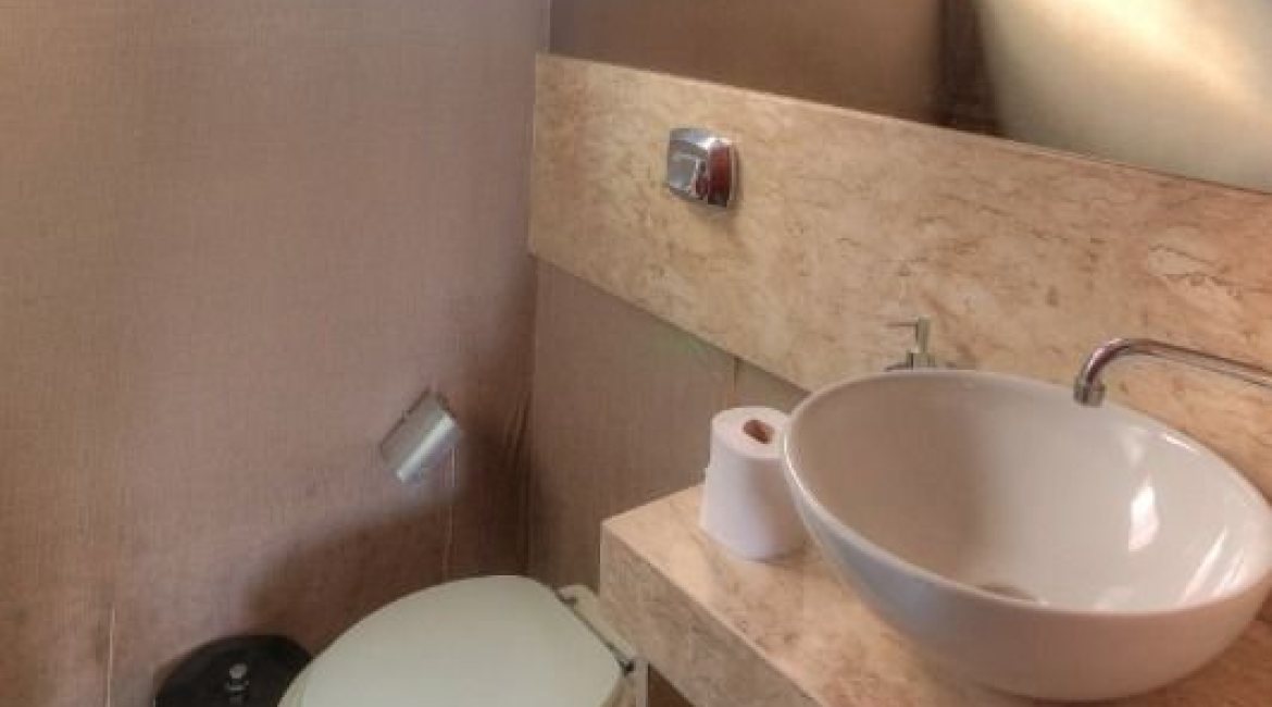 Casa à venda com 323m², 5 dormitórios, 3 suítes, 4 vagas, no bairro Tristeza em Porto Alegre