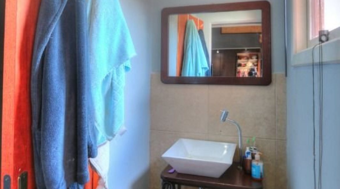 Casa à venda com 323m², 5 dormitórios, 3 suítes, 4 vagas, no bairro Tristeza em Porto Alegre