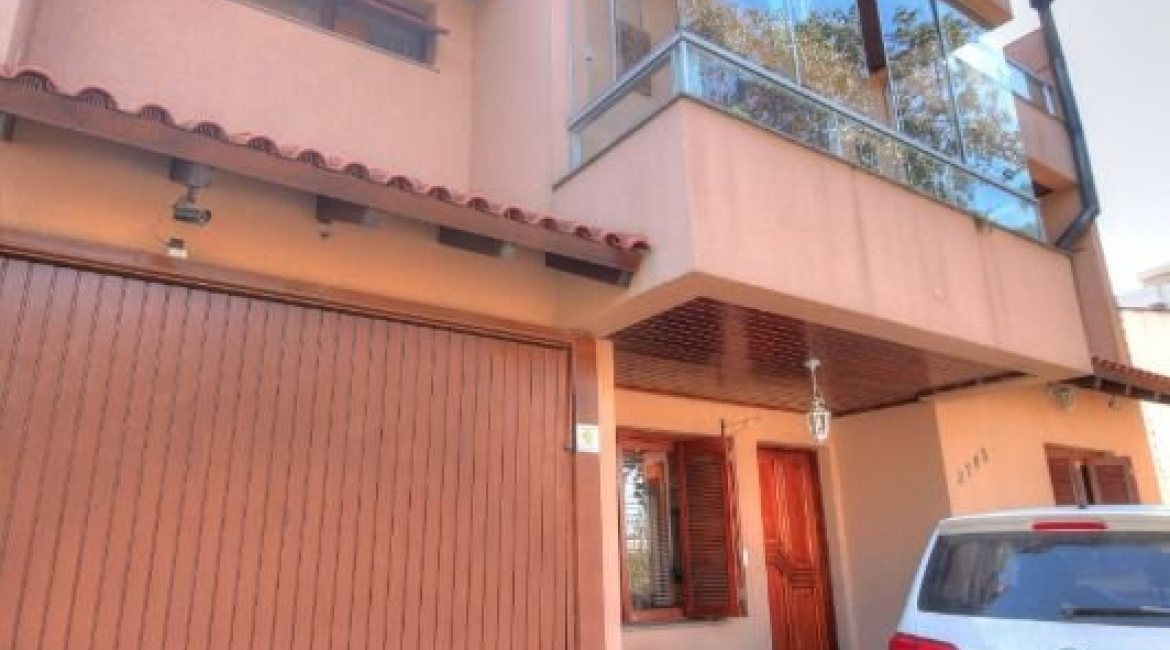 Casa à venda com 323m², 5 dormitórios, 3 suítes, 4 vagas, no bairro Tristeza em Porto Alegre