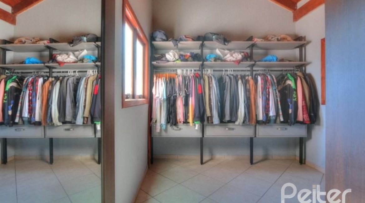 Casa à venda com 323m², 5 dormitórios, 3 suítes, 4 vagas, no bairro Tristeza em Porto Alegre