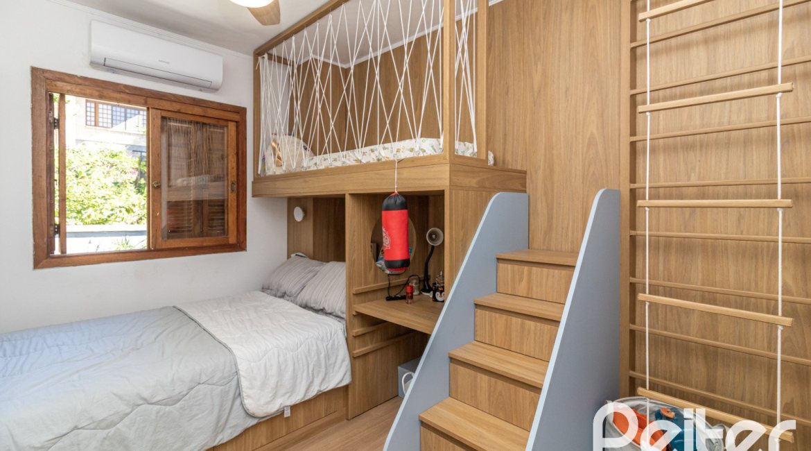 Casa à venda com 208m², 3 dormitórios, 3 suítes, 2 vagas, no bairro Vila Conceição em Porto Alegre