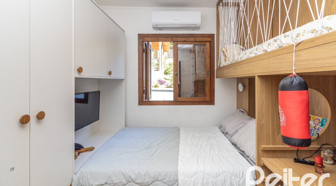 Casa à venda com 208m², 3 dormitórios, 3 suítes, 2 vagas, no bairro Vila Conceição em Porto Alegre