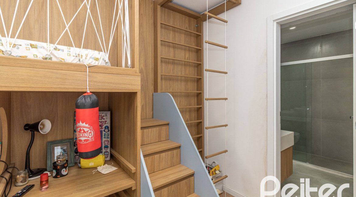 Casa à venda com 208m², 3 dormitórios, 3 suítes, 2 vagas, no bairro Vila Conceição em Porto Alegre