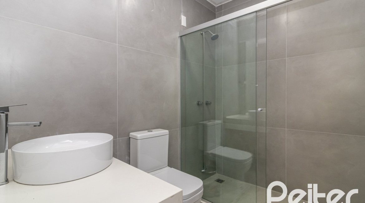 Casa à venda com 208m², 3 dormitórios, 3 suítes, 2 vagas, no bairro Vila Conceição em Porto Alegre