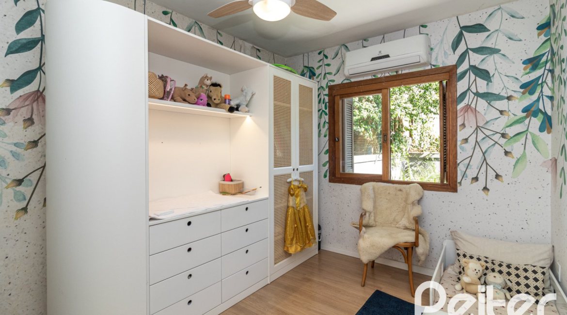 Casa à venda com 208m², 3 dormitórios, 3 suítes, 2 vagas, no bairro Vila Conceição em Porto Alegre