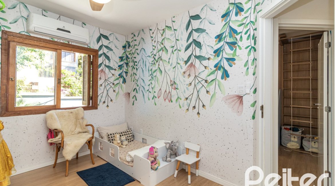 Casa à venda com 208m², 3 dormitórios, 3 suítes, 2 vagas, no bairro Vila Conceição em Porto Alegre