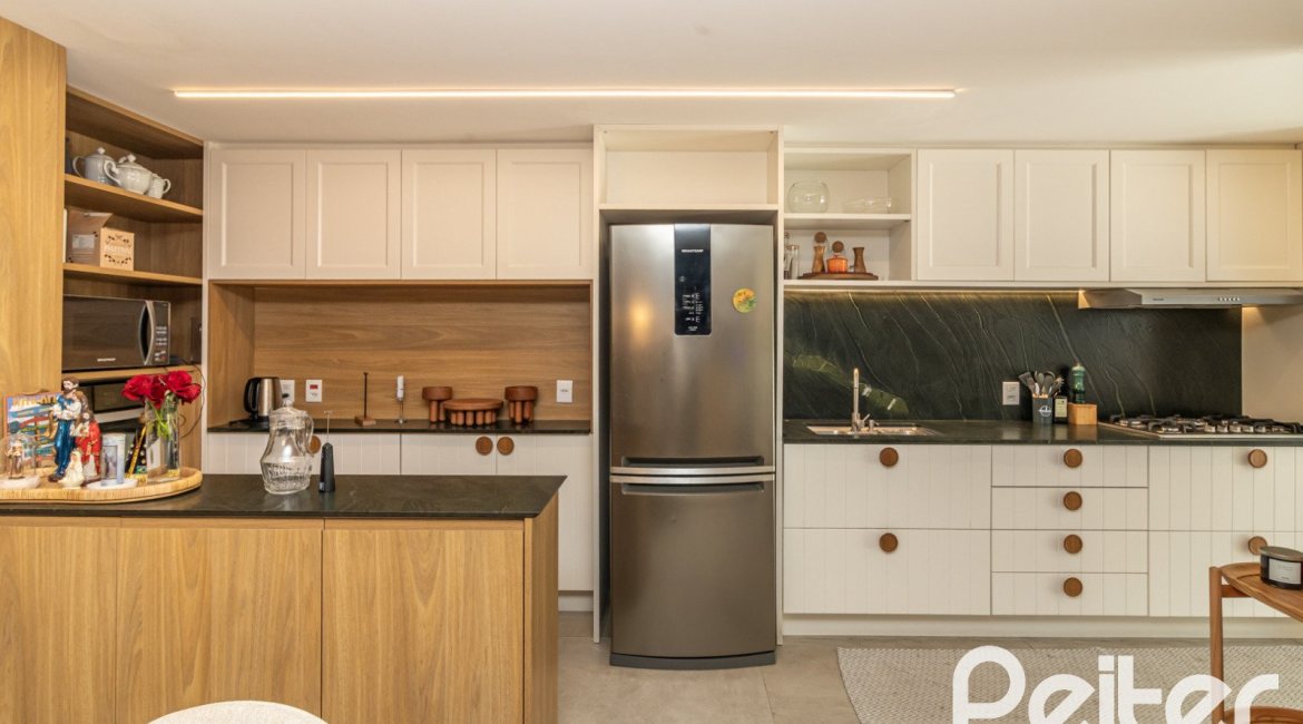 Casa à venda com 208m², 3 dormitórios, 3 suítes, 2 vagas, no bairro Vila Conceição em Porto Alegre