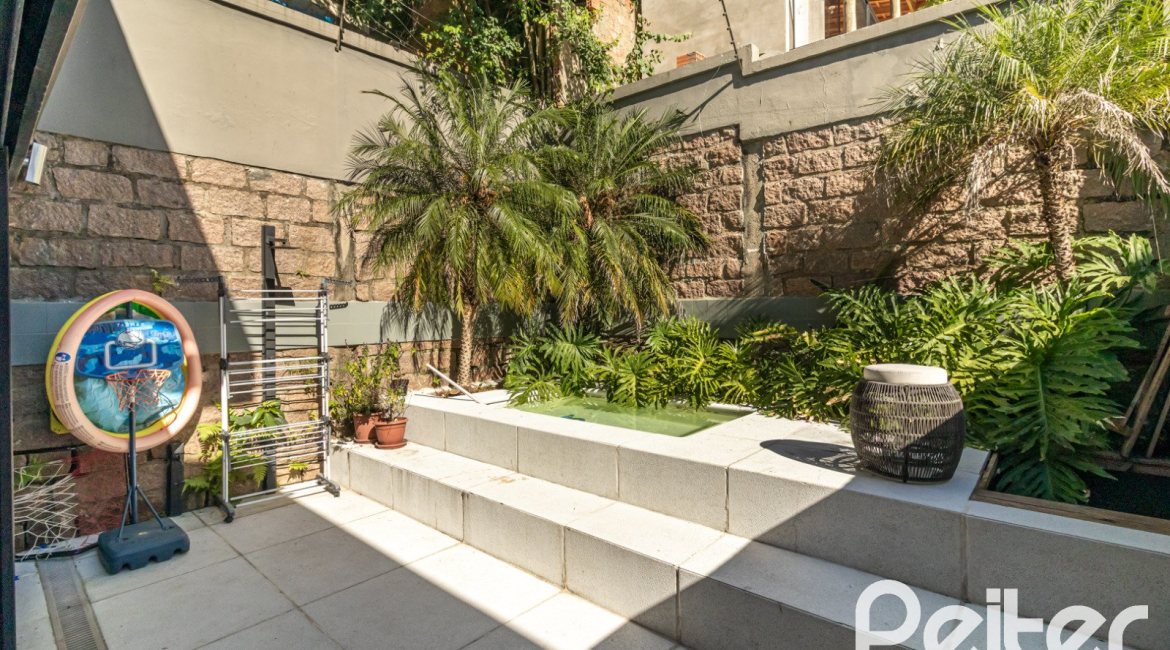 Casa à venda com 208m², 3 dormitórios, 3 suítes, 2 vagas, no bairro Vila Conceição em Porto Alegre