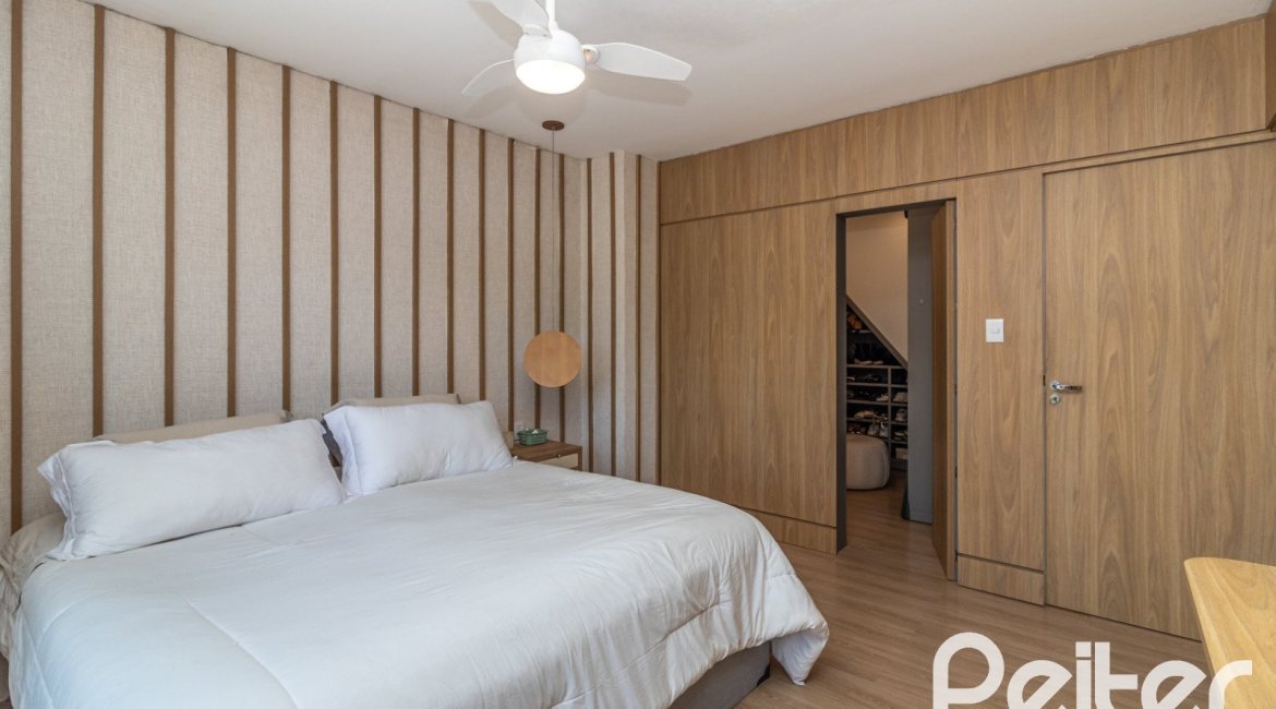 Casa à venda com 208m², 3 dormitórios, 3 suítes, 2 vagas, no bairro Vila Conceição em Porto Alegre