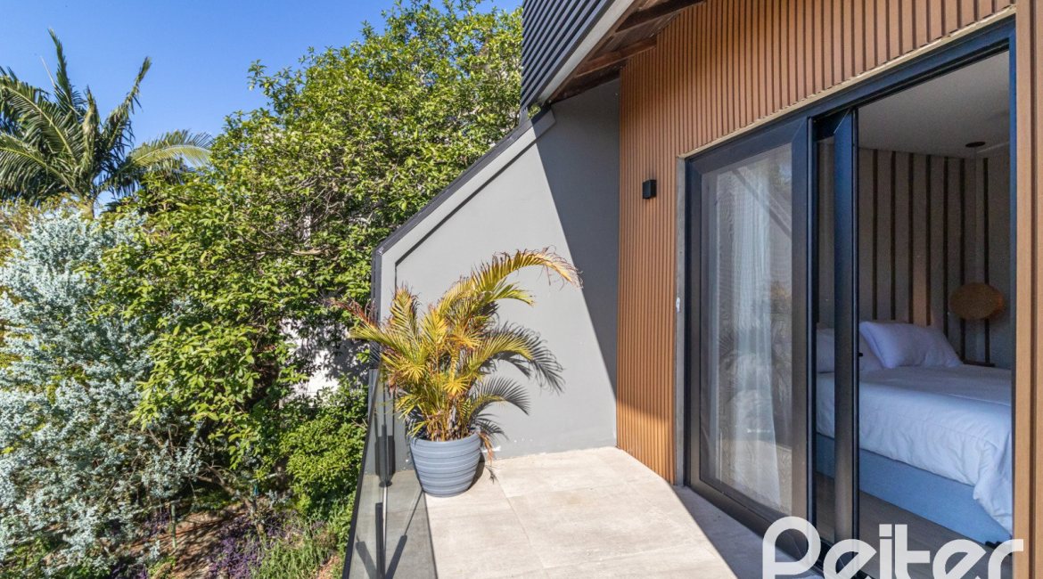 Casa à venda com 208m², 3 dormitórios, 3 suítes, 2 vagas, no bairro Vila Conceição em Porto Alegre