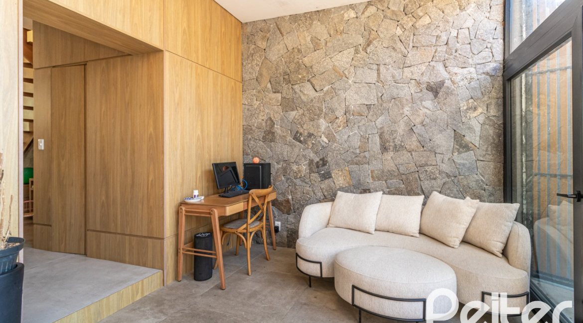 Casa à venda com 208m², 3 dormitórios, 3 suítes, 2 vagas, no bairro Vila Conceição em Porto Alegre