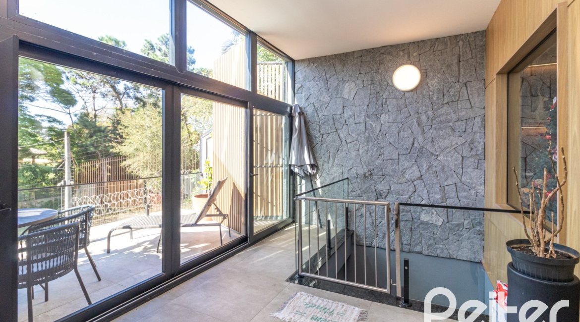 Casa à venda com 208m², 3 dormitórios, 3 suítes, 2 vagas, no bairro Vila Conceição em Porto Alegre