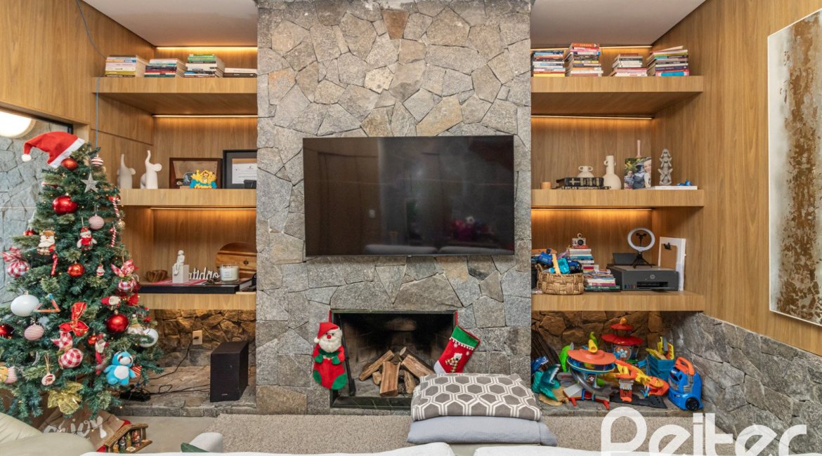 Casa à venda com 208m², 3 dormitórios, 3 suítes, 2 vagas, no bairro Vila Conceição em Porto Alegre