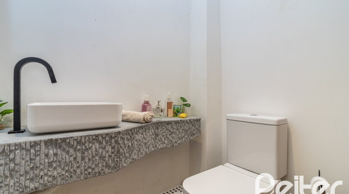 Casa à venda com 208m², 3 dormitórios, 3 suítes, 2 vagas, no bairro Vila Conceição em Porto Alegre