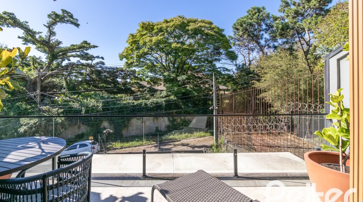 Casa à venda com 208m², 3 dormitórios, 3 suítes, 2 vagas, no bairro Vila Conceição em Porto Alegre