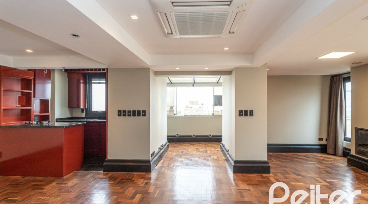 Cobertura à venda com 165m², 3 dormitórios, 1 suíte, 1 vaga, no bairro Tristeza em PORTO ALEGRE