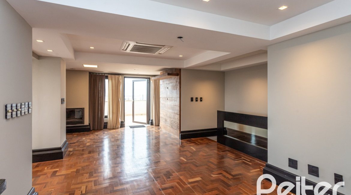 Cobertura à venda com 165m², 3 dormitórios, 1 suíte, 1 vaga, no bairro Tristeza em PORTO ALEGRE