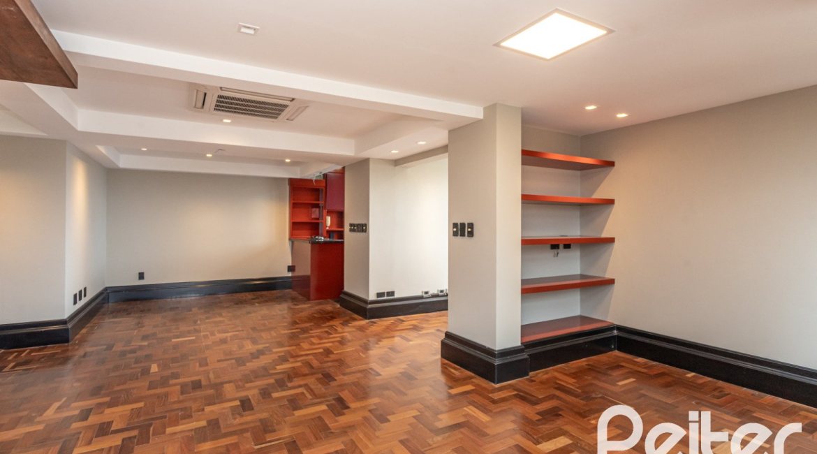 Cobertura à venda com 165m², 3 dormitórios, 1 suíte, 1 vaga, no bairro Tristeza em PORTO ALEGRE