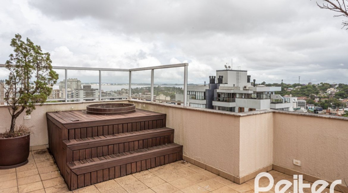 Cobertura à venda com 165m², 3 dormitórios, 1 suíte, 1 vaga, no bairro Tristeza em PORTO ALEGRE