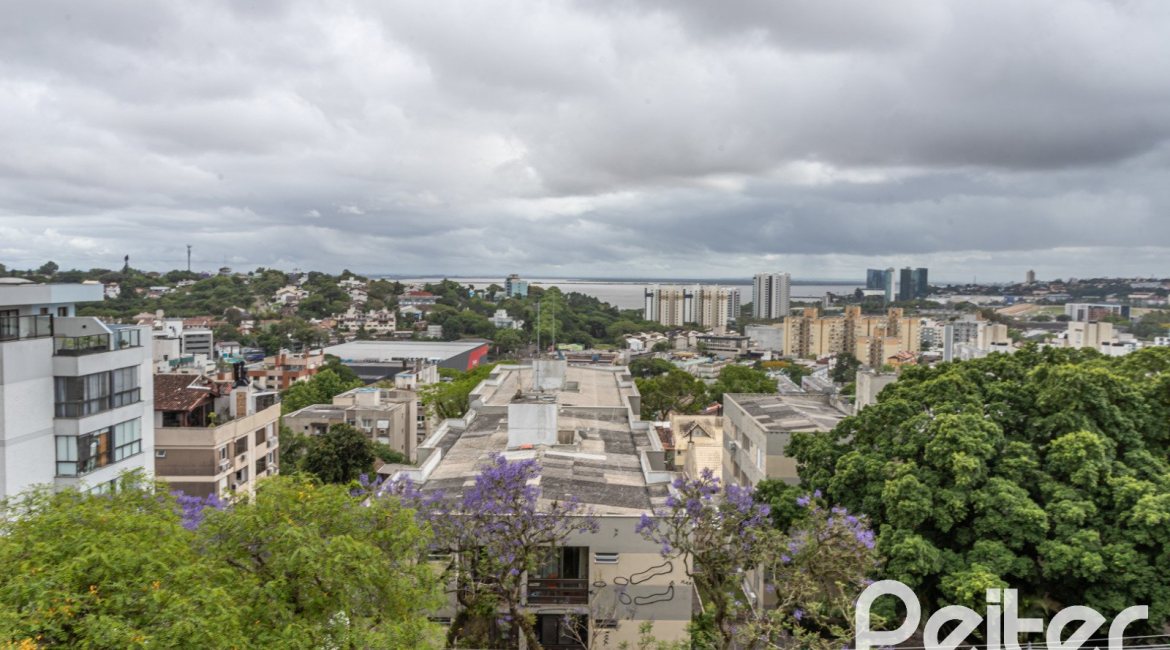 Cobertura à venda com 165m², 3 dormitórios, 1 suíte, 1 vaga, no bairro Tristeza em PORTO ALEGRE