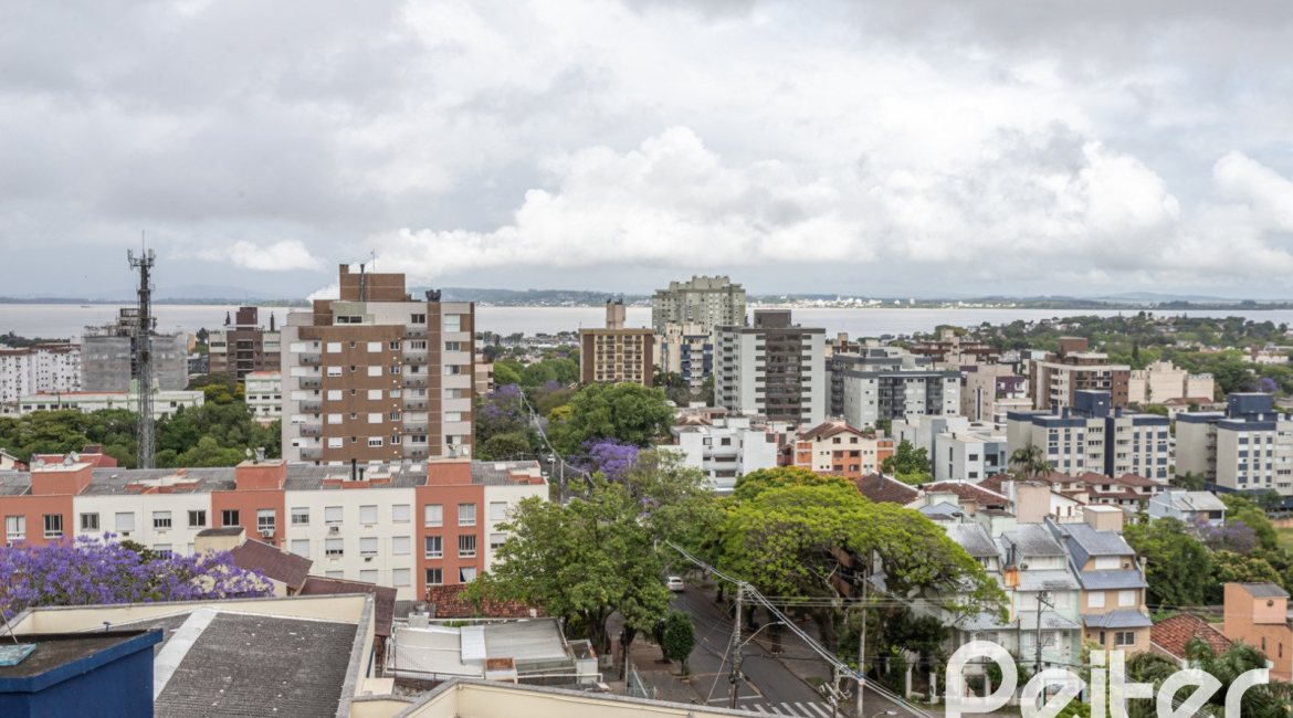 Cobertura à venda com 165m², 3 dormitórios, 1 suíte, 1 vaga, no bairro Tristeza em PORTO ALEGRE