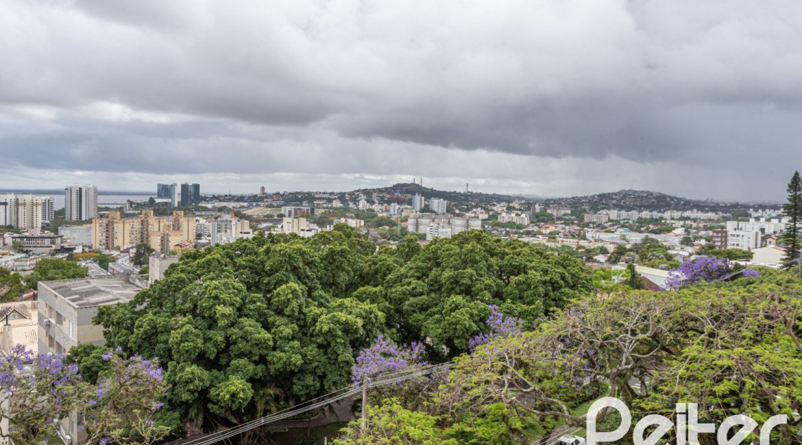 Cobertura à venda com 165m², 3 dormitórios, 1 suíte, 1 vaga, no bairro Tristeza em PORTO ALEGRE